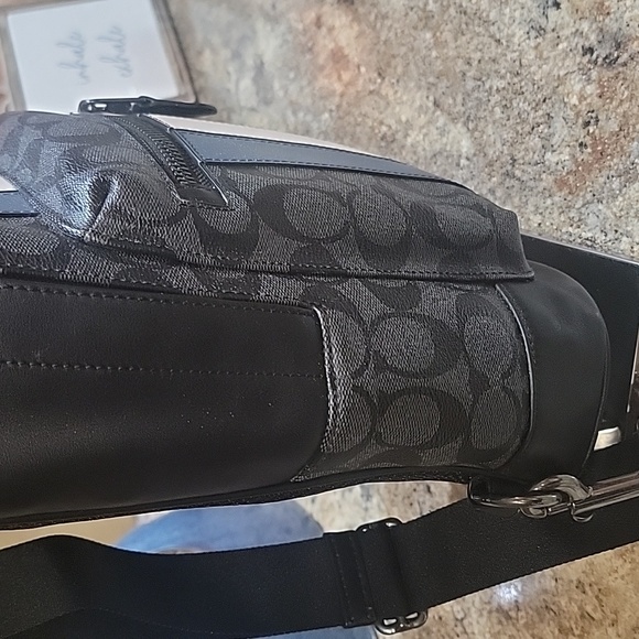 Coach EUC Men'  West Backpack In Signature Canvas With Varsity Stripe - Picture 4 of 11